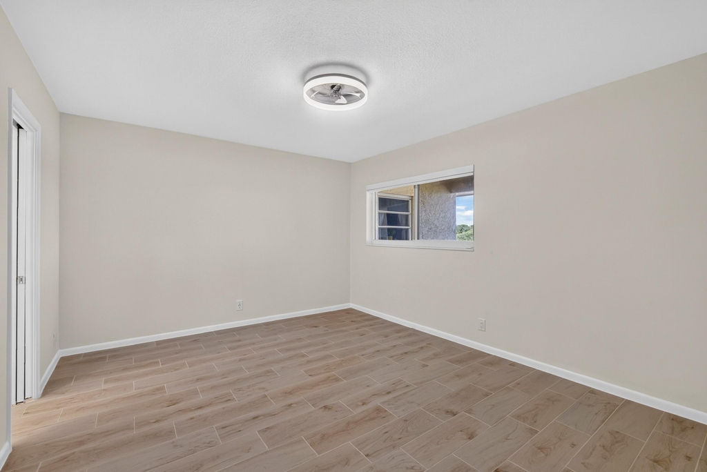 331 Sw 8th - Photo 13
