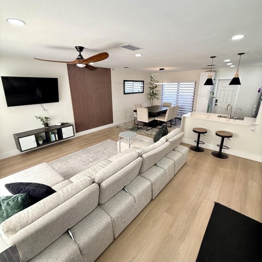 100 Sw 7th Street - Photo 1