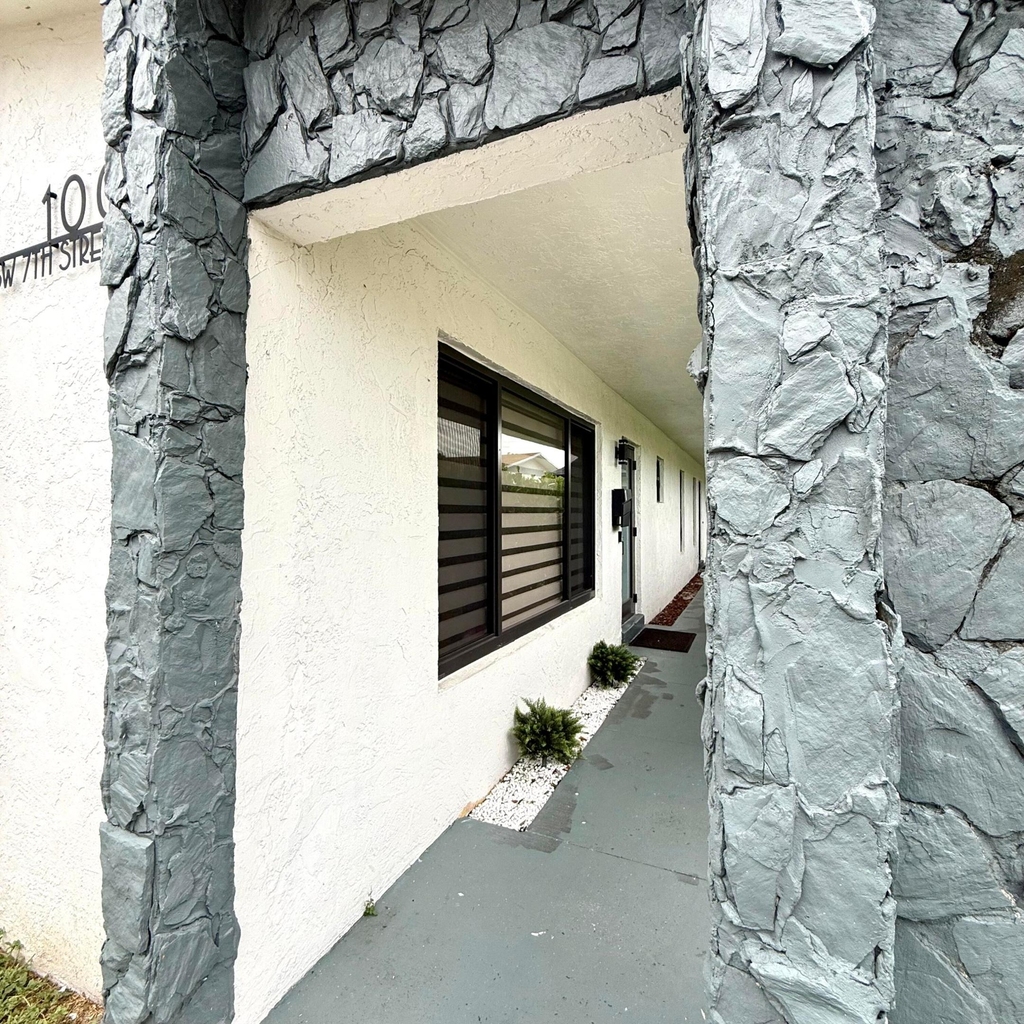 100 Sw 7th Street - Photo 19