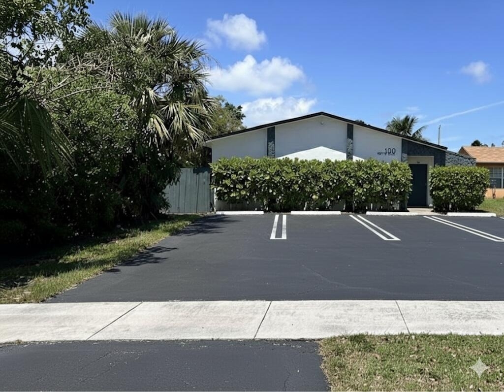 100 Sw 7th Street - Photo 0