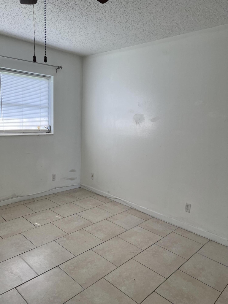 2640 Dudley Drive E - Photo 4
