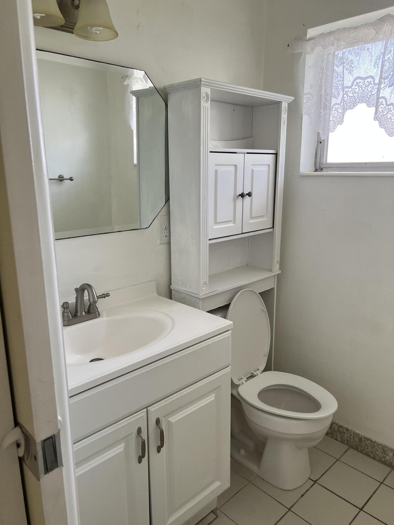 2640 Dudley Drive E - Photo 3