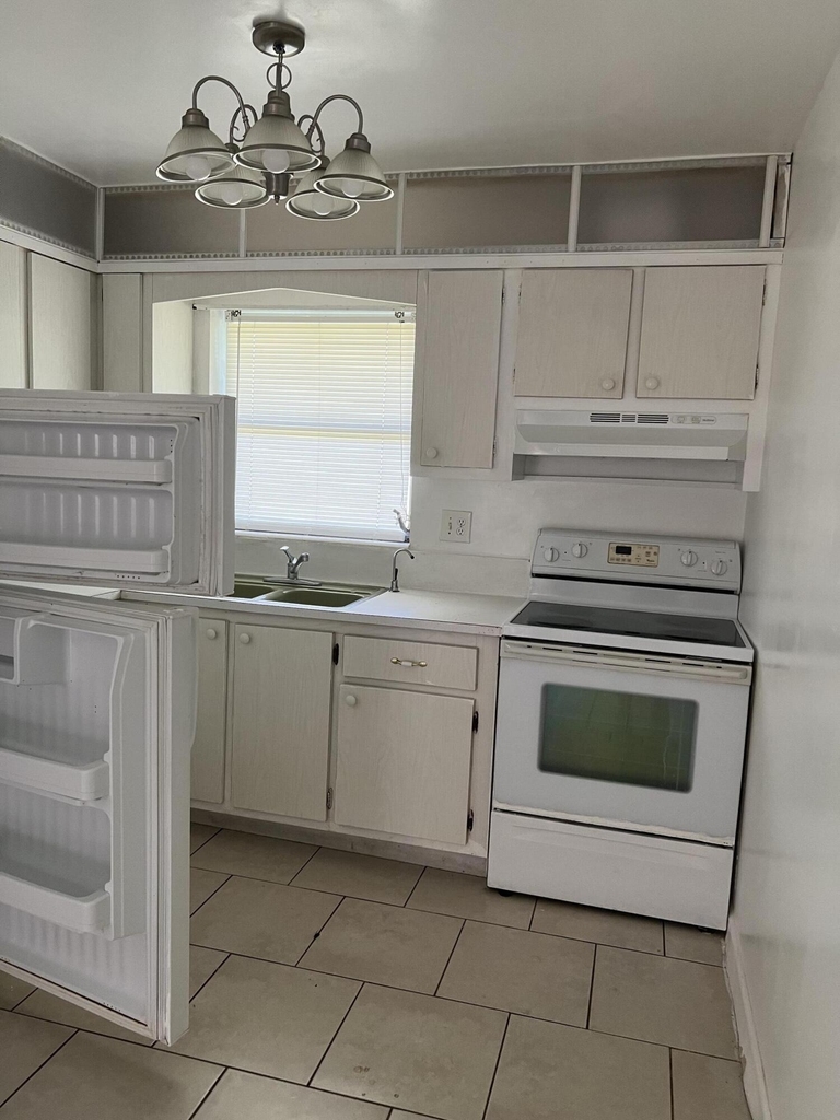 2640 Dudley Drive E - Photo 1
