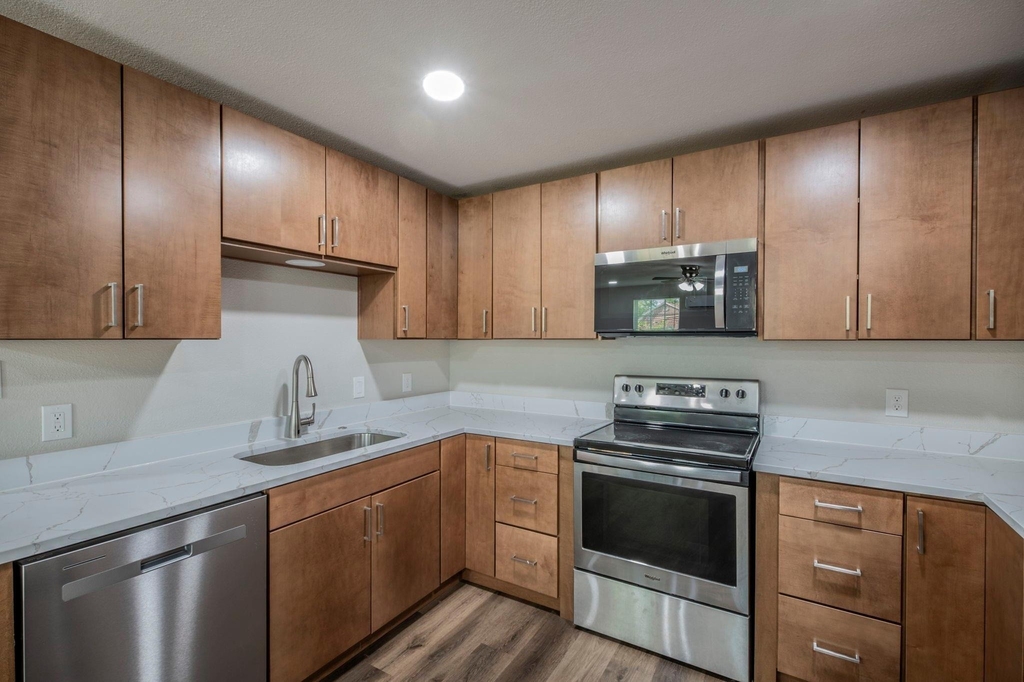 4901 Curzon Avenue - Photo 1