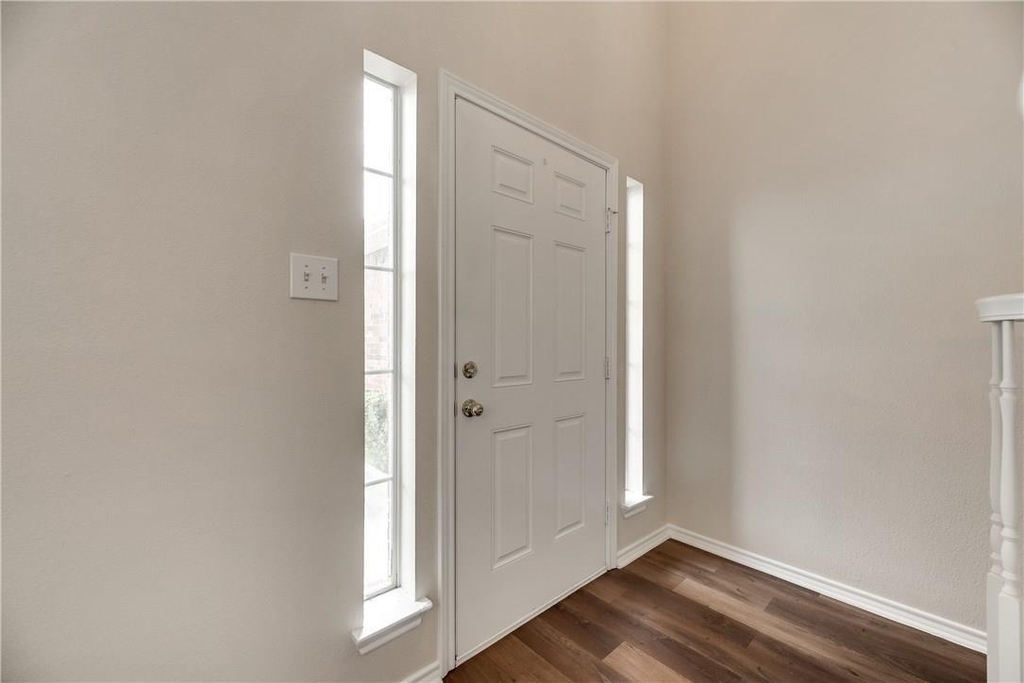 2609 Creekbend Drive - Photo 3