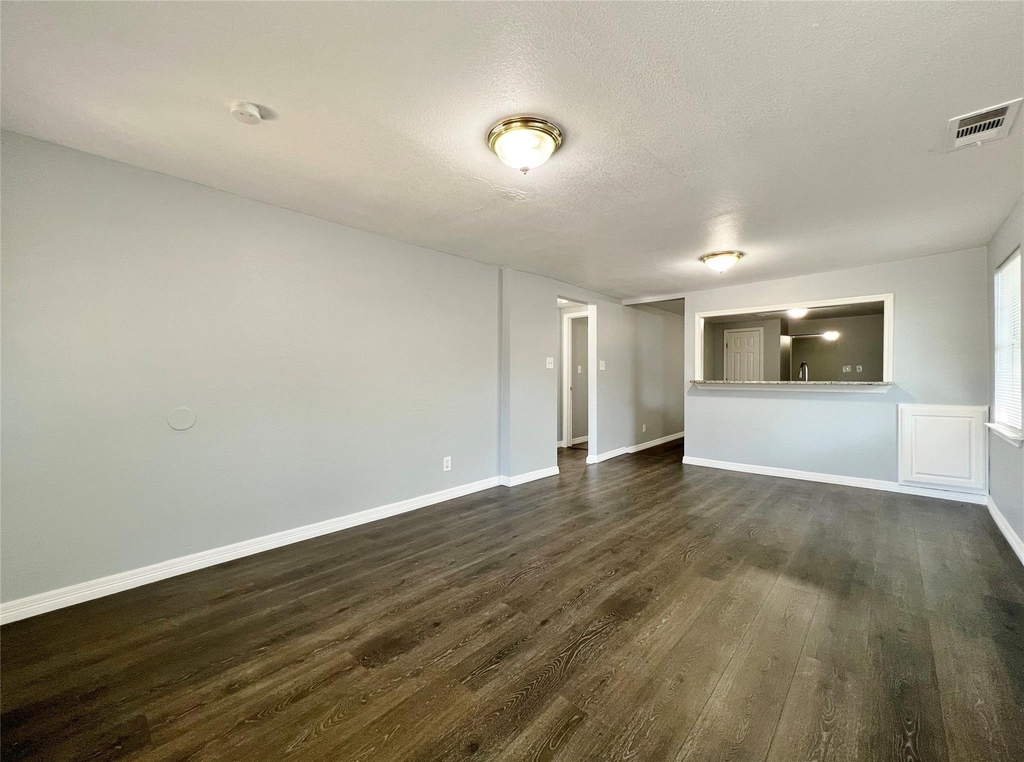 2625 E 12th Street - Photo 3