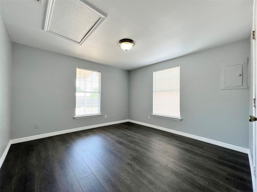 2625 E 12th Street - Photo 8