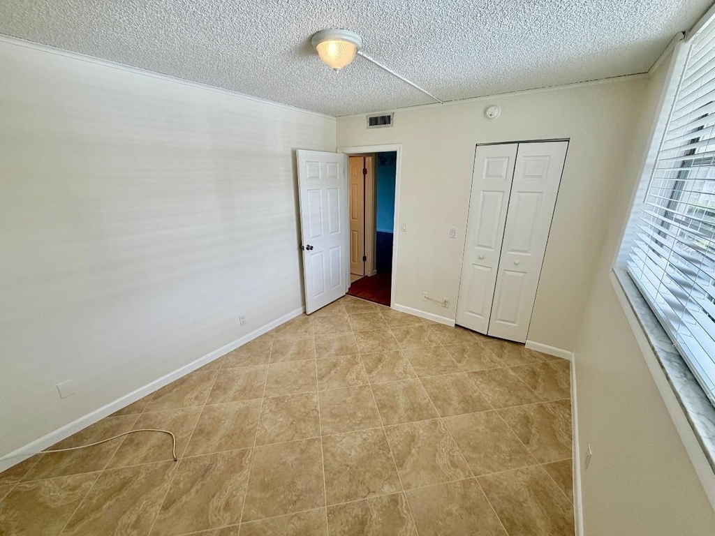 9230 Lagoon Place - Photo 10