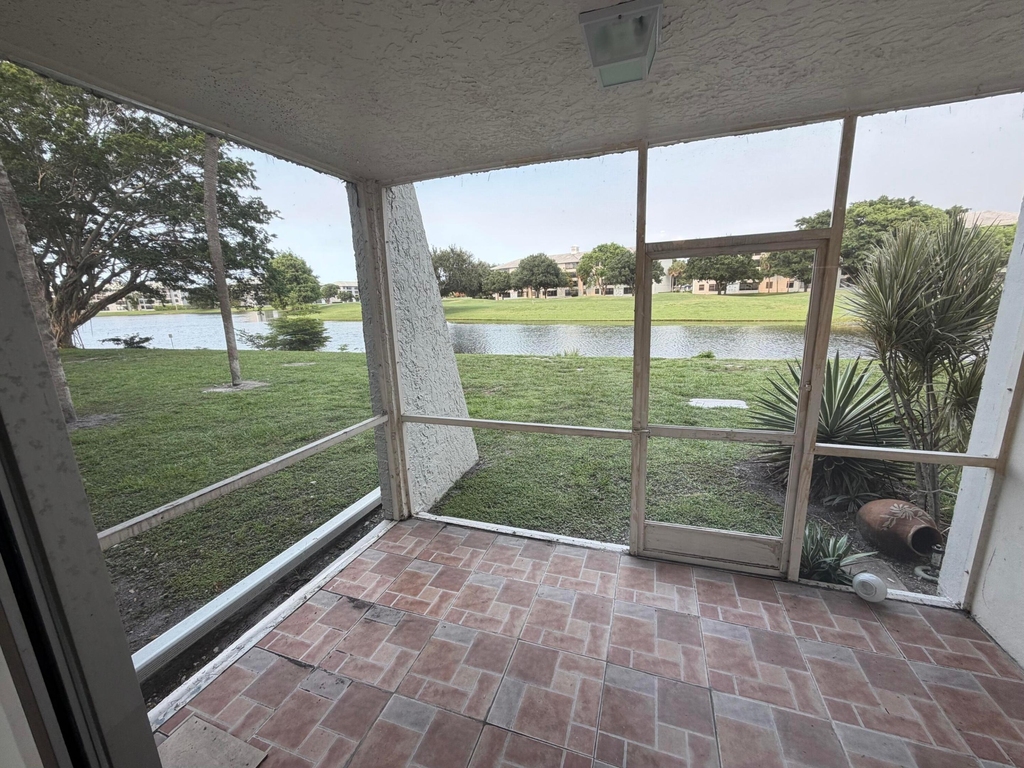 9230 Lagoon Place - Photo 11