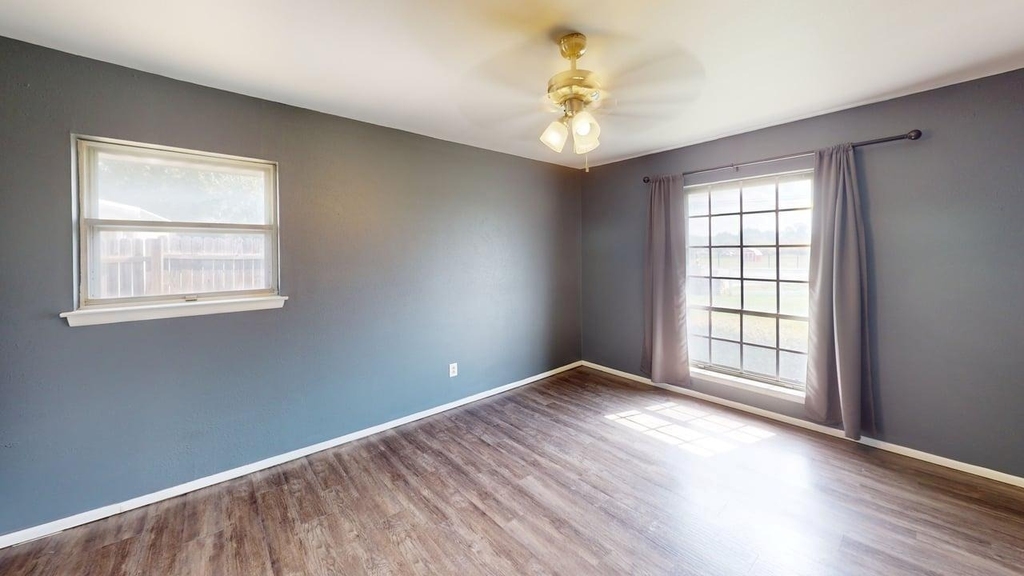 4707 E Fm 1187 - Photo 4