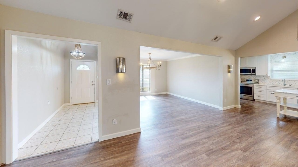 4707 E Fm 1187 - Photo 19