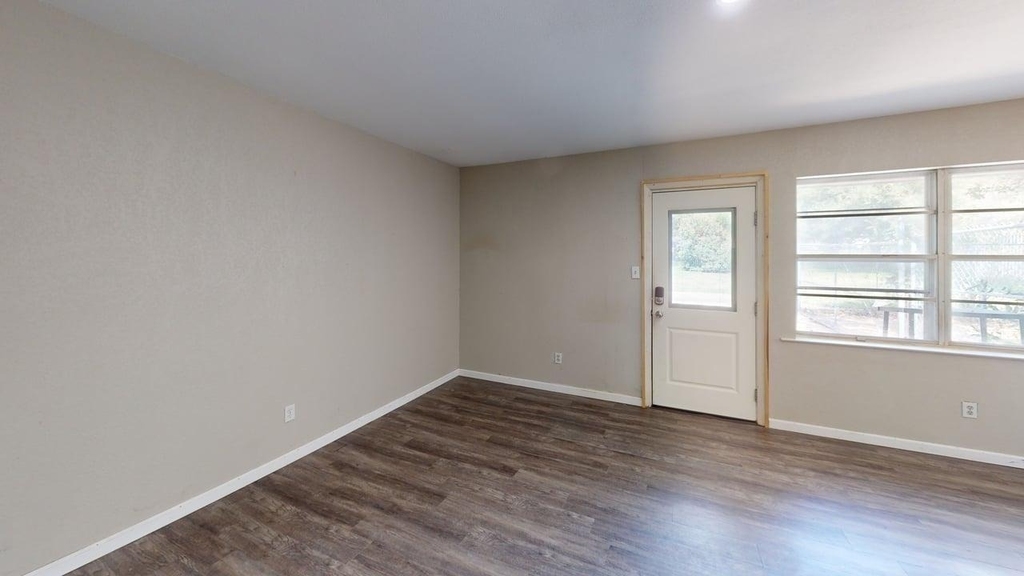 4707 E Fm 1187 - Photo 16
