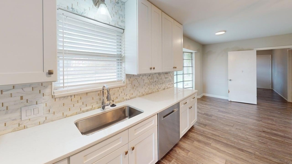 4707 E Fm 1187 - Photo 13