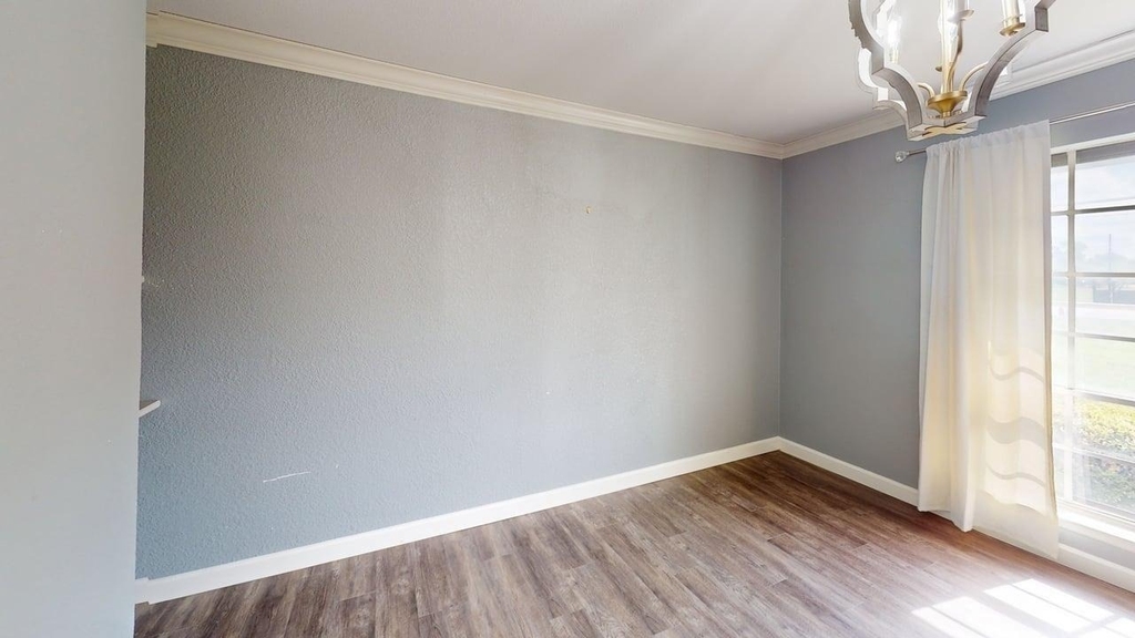 4707 E Fm 1187 - Photo 11