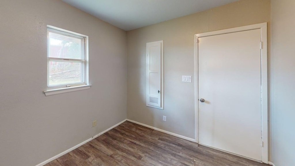 4707 E Fm 1187 - Photo 5