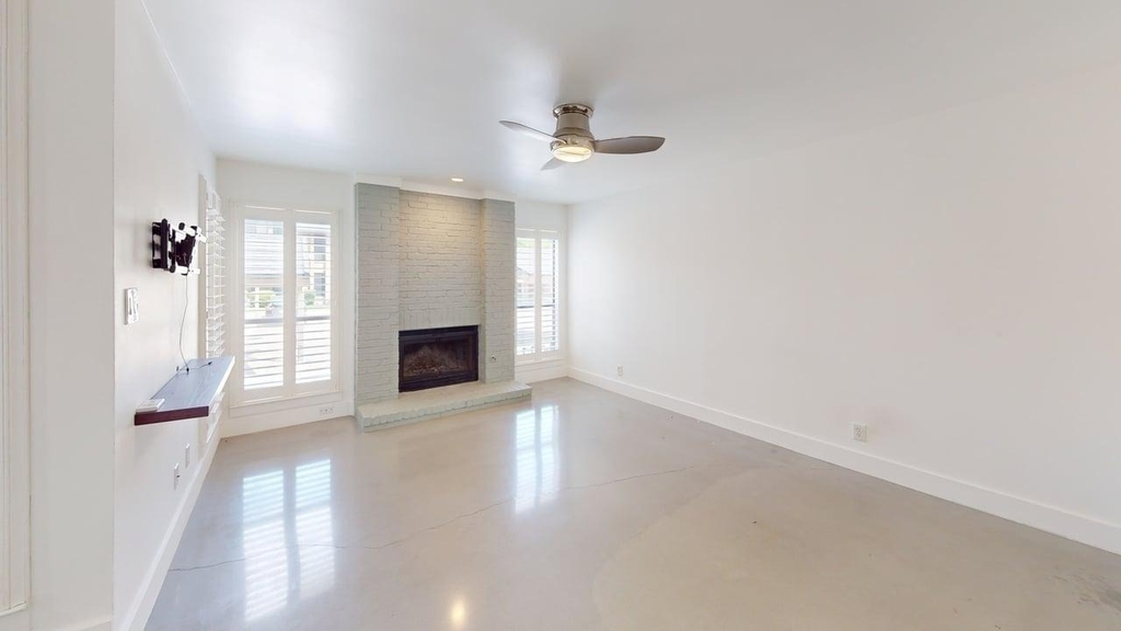 2204 W Park Boulevard - Photo 5