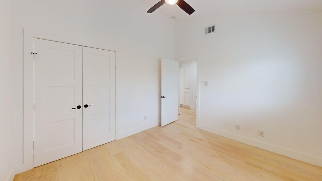 2204 W Park Boulevard - Photo 7