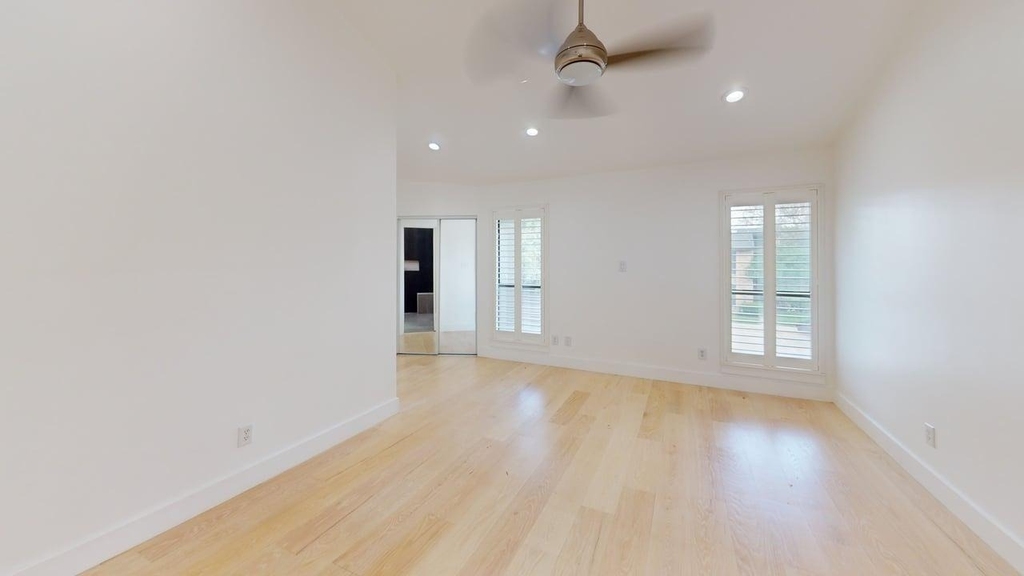 2204 W Park Boulevard - Photo 10