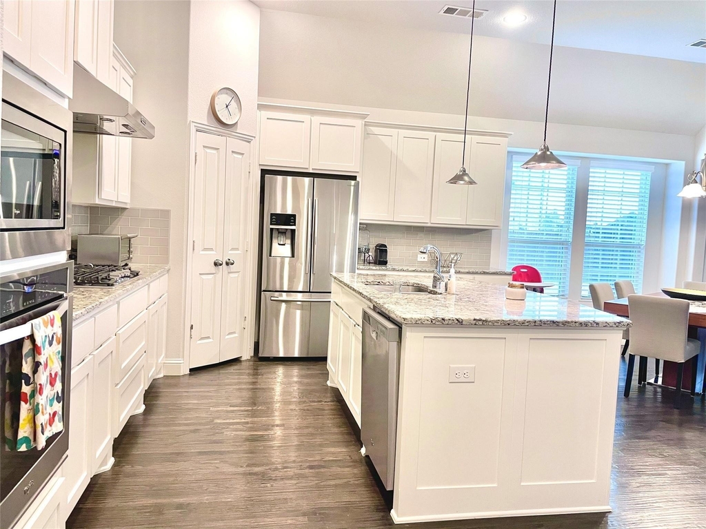 524 Wiltshire Boulevard - Photo 2