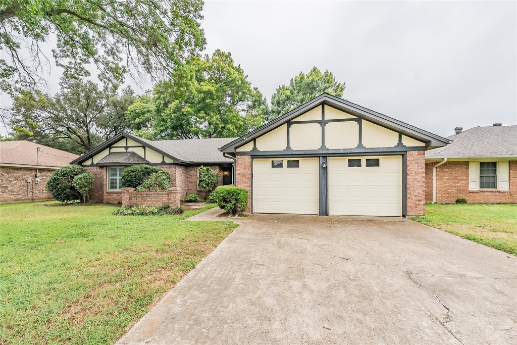 1010 Purdue Drive - Photo 0