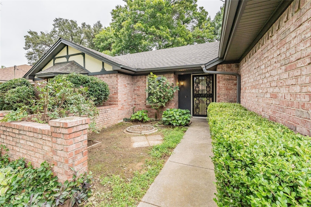 1010 Purdue Drive - Photo 1