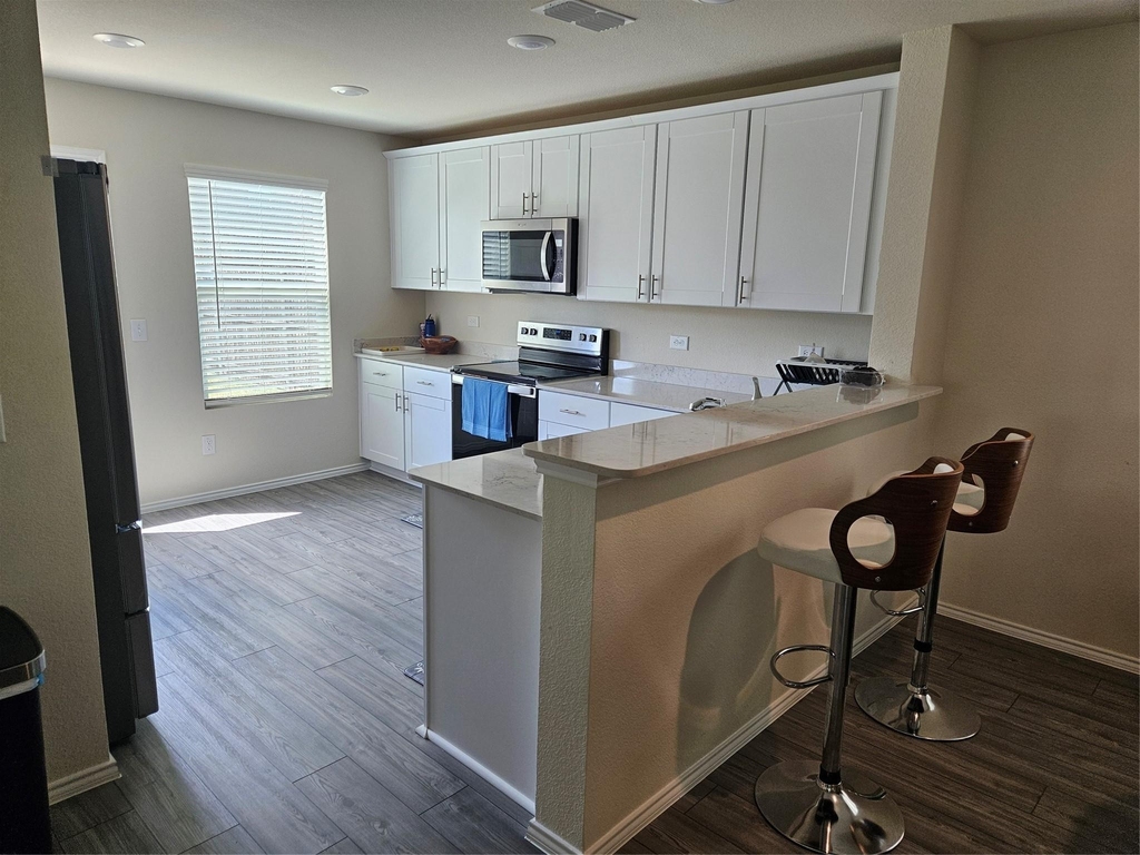 1860 Ballinger Drive - Photo 2