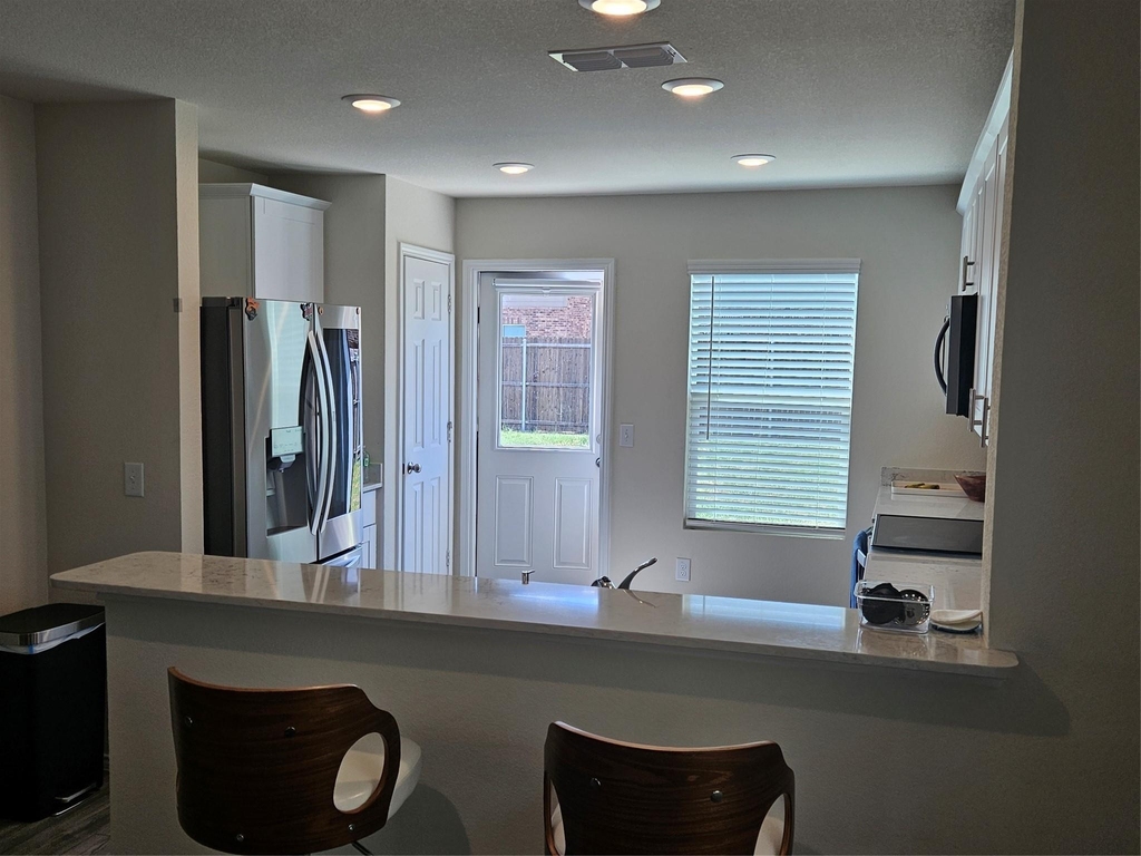 1860 Ballinger Drive - Photo 3