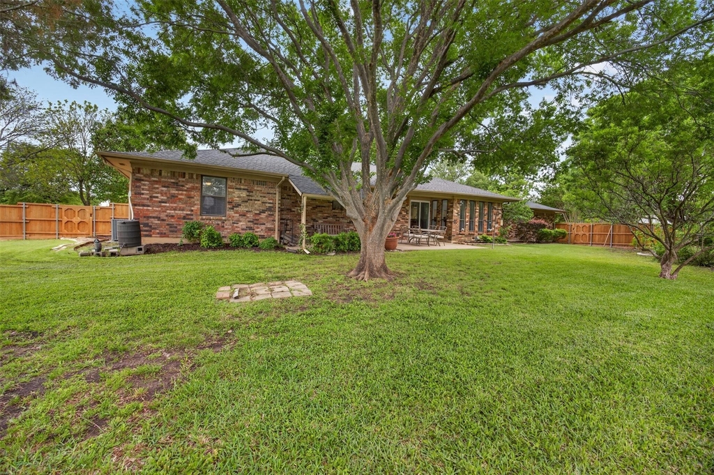 4607 Sachse Road - Photo 2