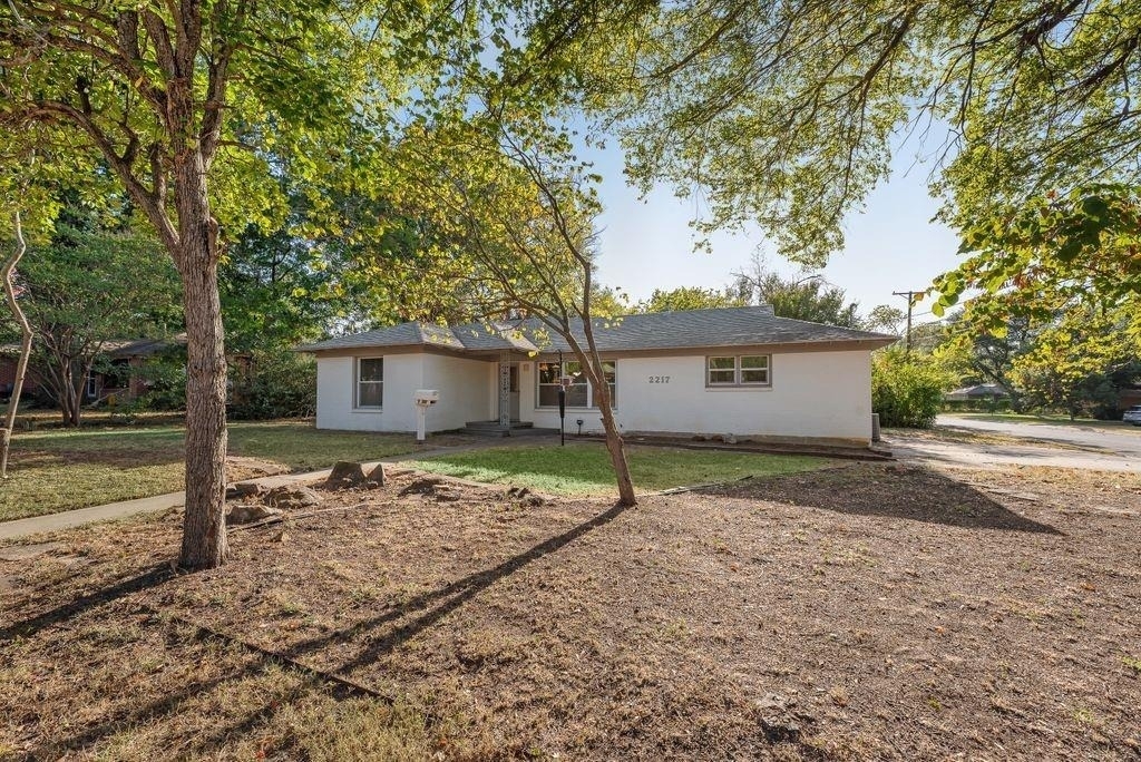 2217 Glenwood - Photo 2
