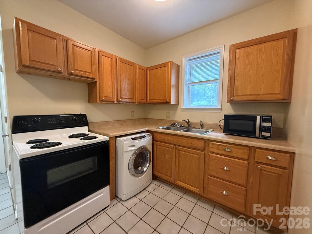 900 Lexington Avenue - Photo 4