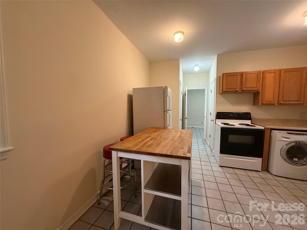 900 Lexington Avenue - Photo 3