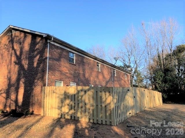 605 W Crowell Street - Photo 17