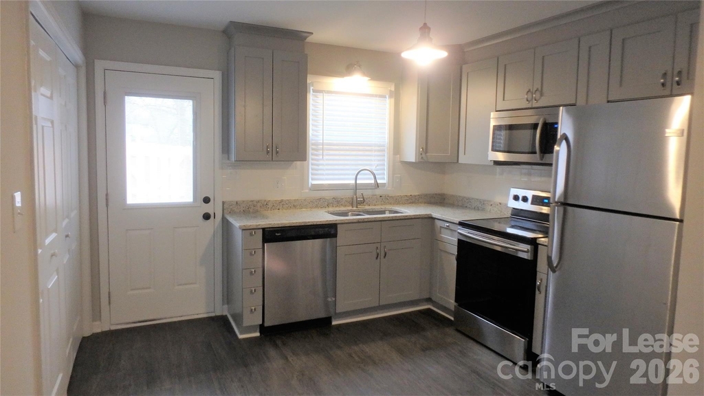 605 W Crowell Street - Photo 6