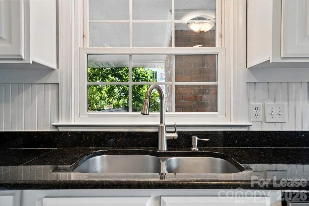 332 Seneca Place - Photo 10