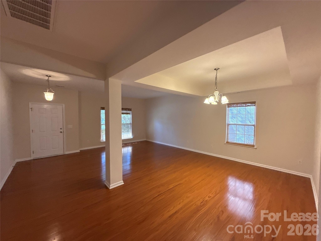 2001 Sipes Place - Photo 4