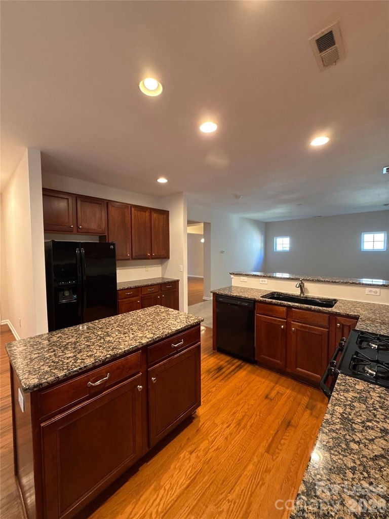 2001 Sipes Place - Photo 10