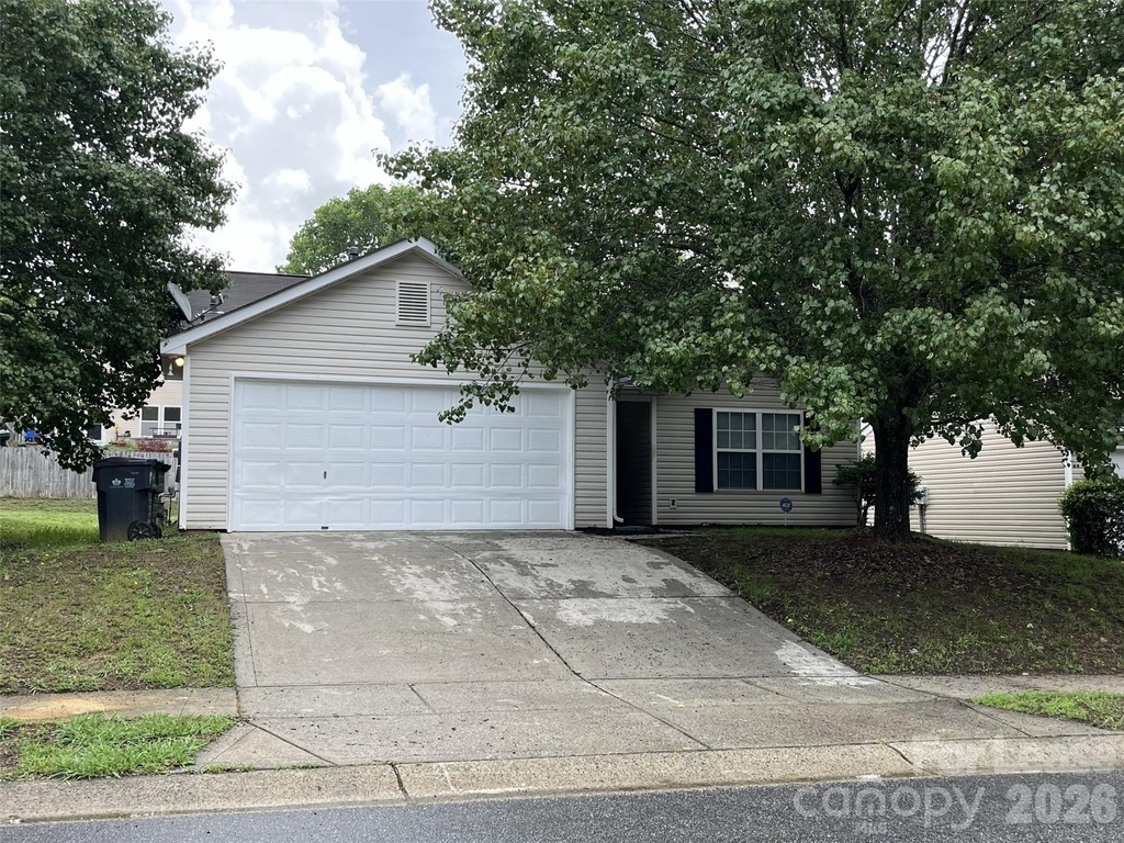 1404 Jordans Pond Lane - Photo 0
