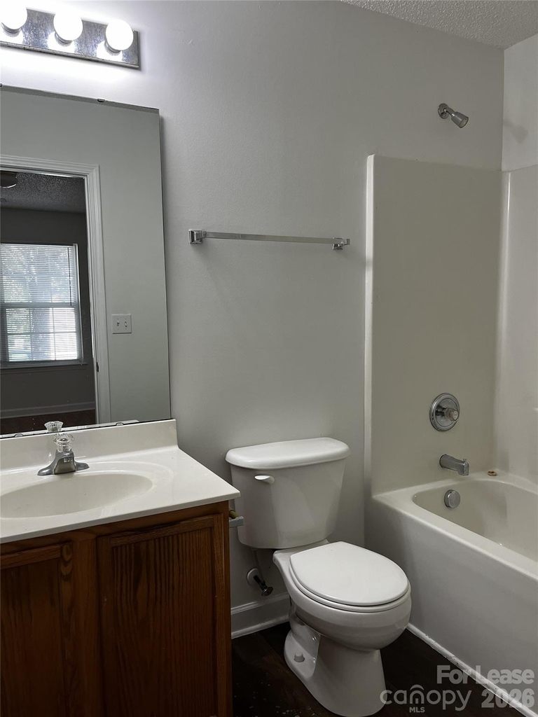 1404 Jordans Pond Lane - Photo 8