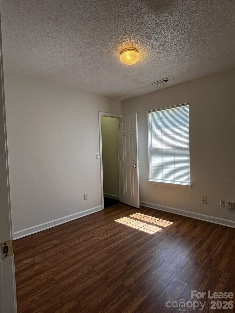 1404 Jordans Pond Lane - Photo 12