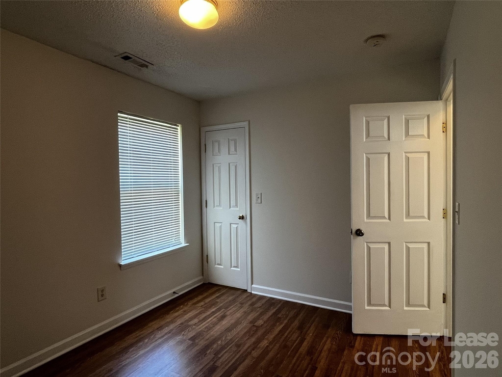 1404 Jordans Pond Lane - Photo 15