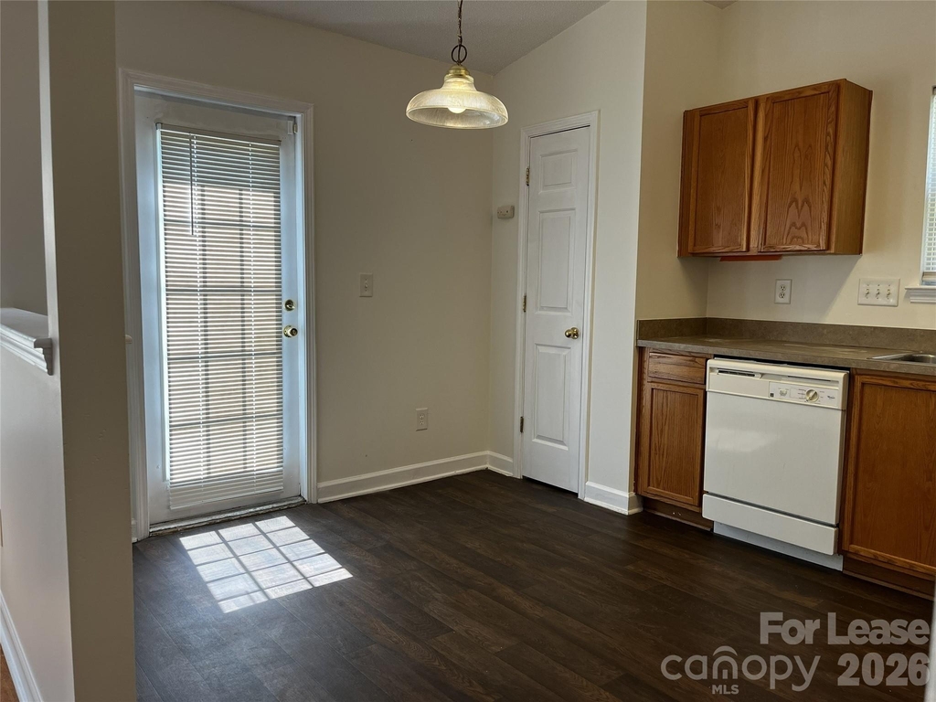 1404 Jordans Pond Lane - Photo 4