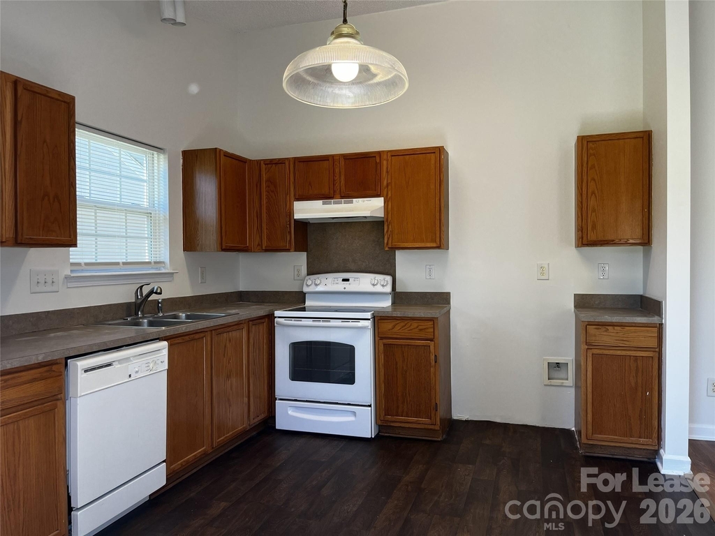 1404 Jordans Pond Lane - Photo 3