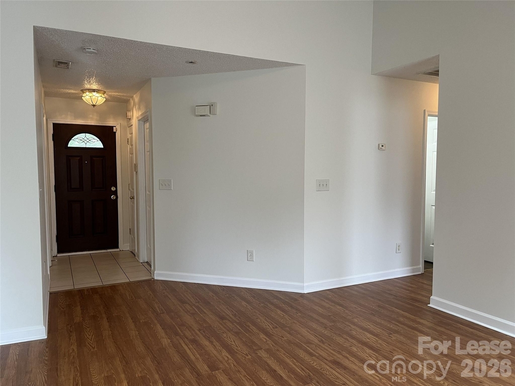 1404 Jordans Pond Lane - Photo 2