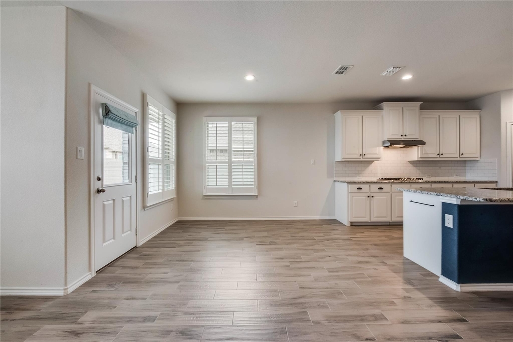 709 Falcon Road - Photo 6