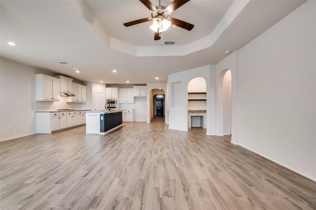 709 Falcon Road - Photo 3