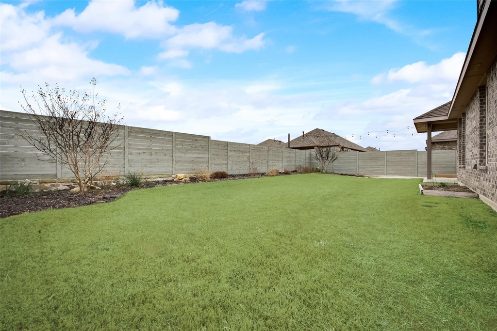709 Falcon Road - Photo 17
