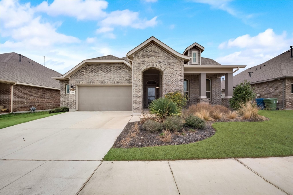 709 Falcon Road - Photo 0