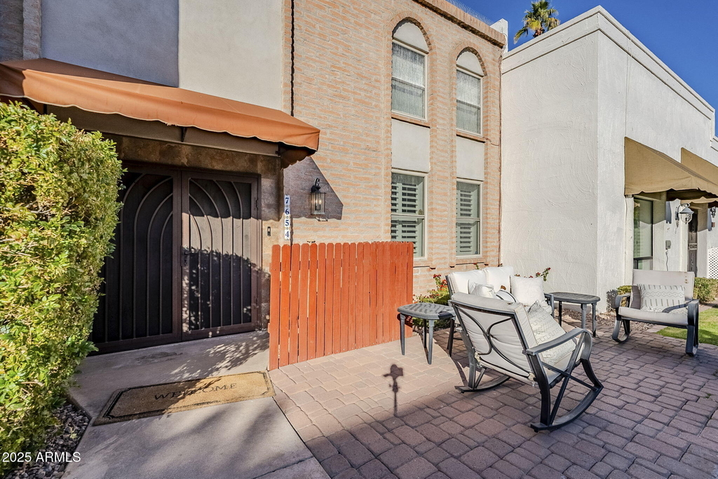 7654 E Minnezona Avenue - Photo 3
