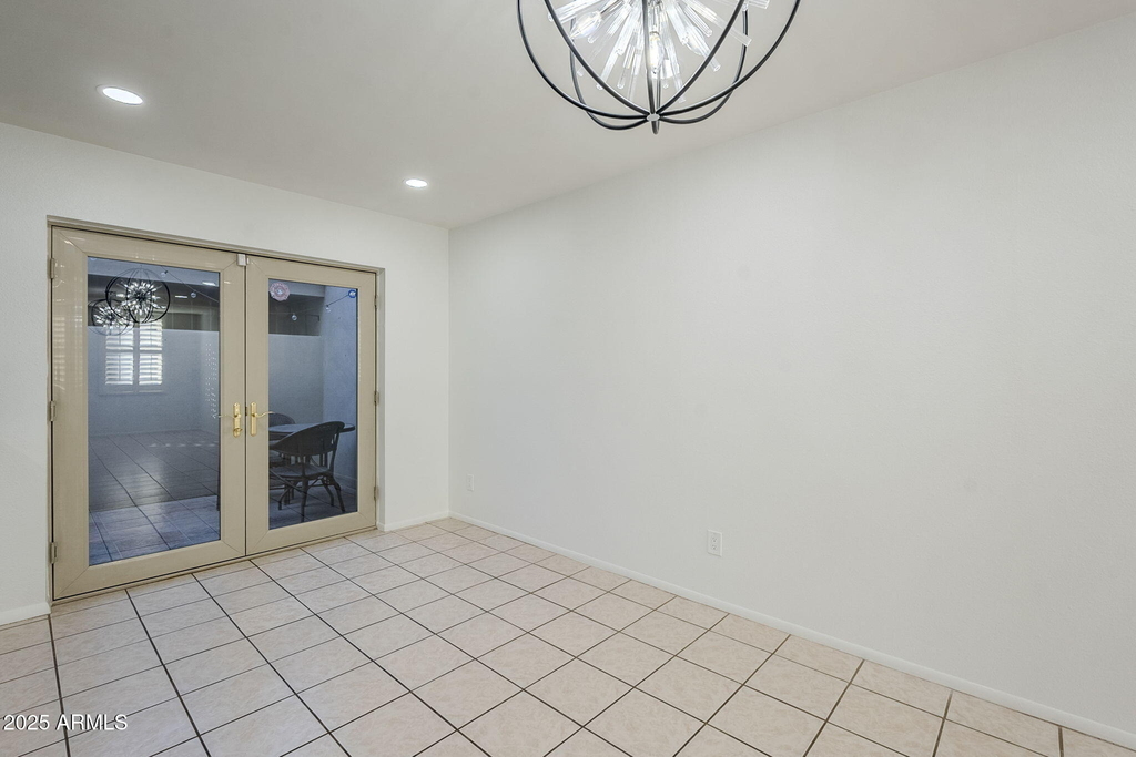 7654 E Minnezona Avenue - Photo 9