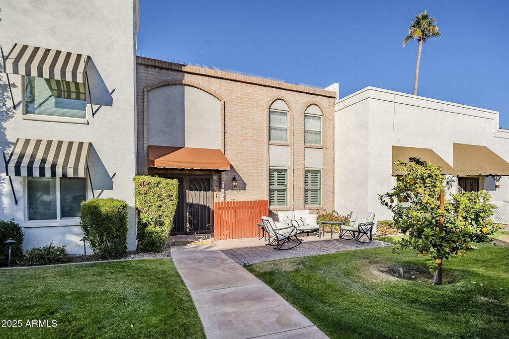 7654 E Minnezona Avenue - Photo 2